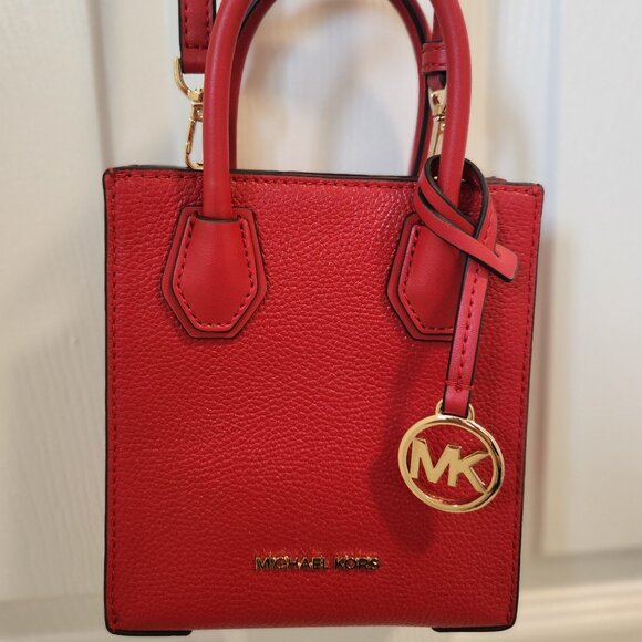 Micheal Kors - Picture 1 of 3
